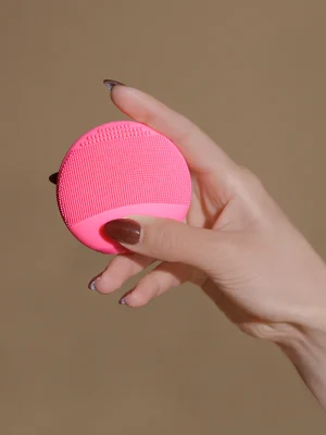 Glow Booster Cleansing Brush